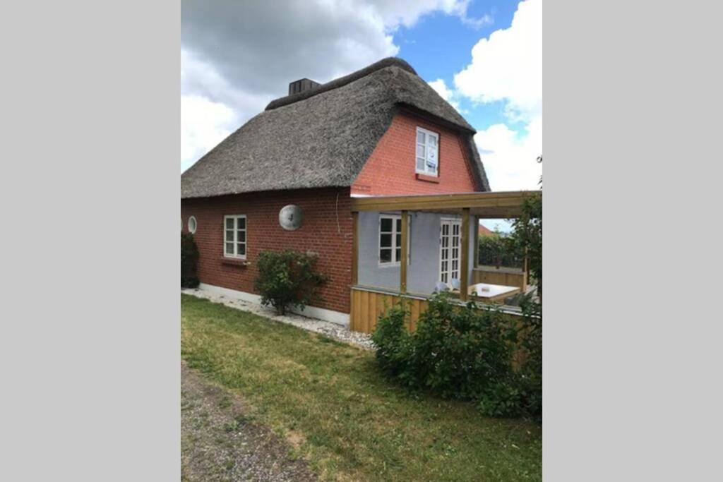 Thatched Holiday Home In Struer, Jutland With A View Dış mekan fotoğraf
