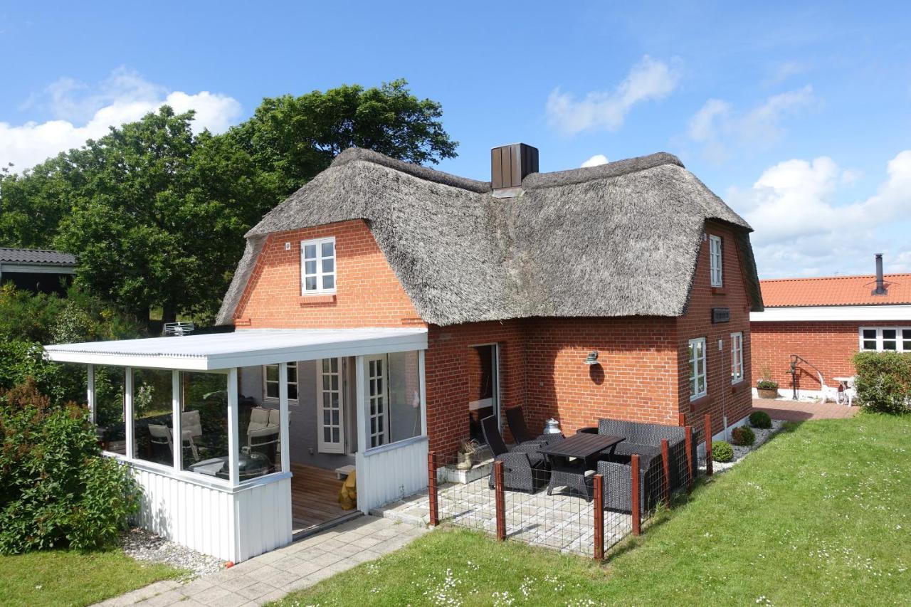 Thatched Holiday Home In Struer, Jutland With A View Dış mekan fotoğraf